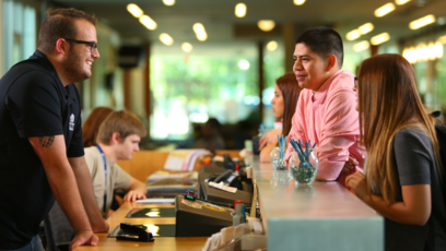 An image of students making an appointment at academic advising