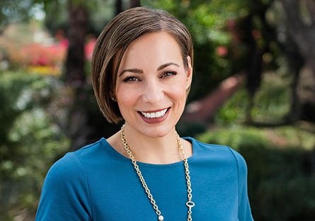 A headshot of Julie Dunnigan.